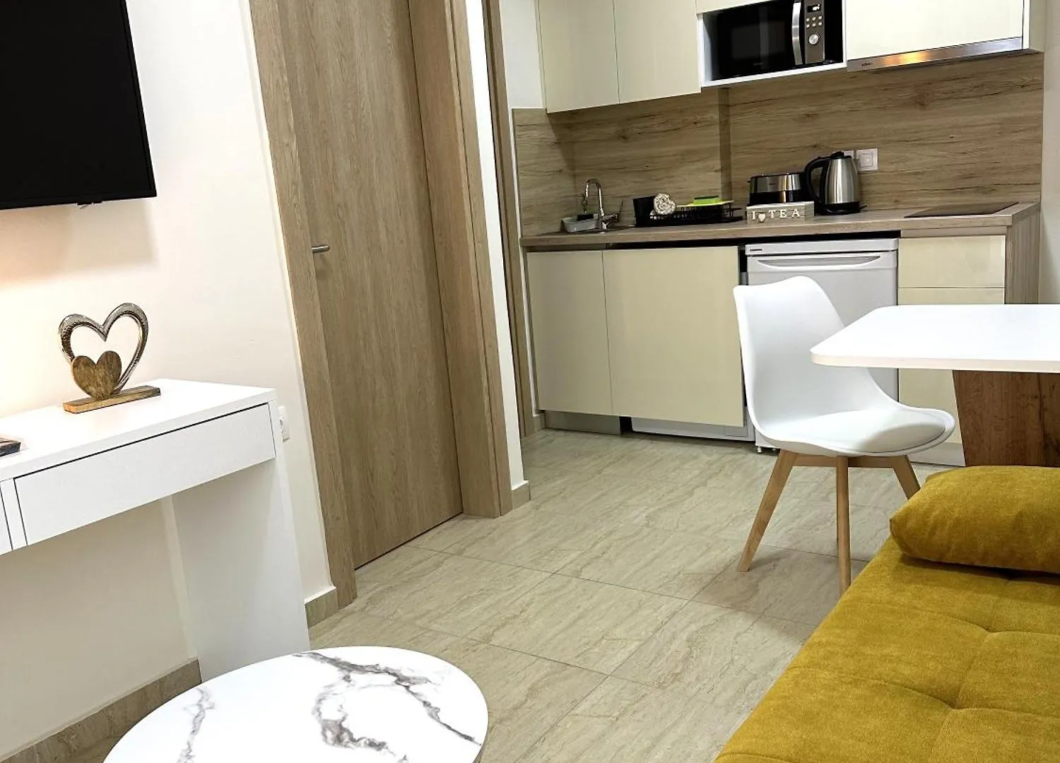 Navarino Luxe Suites Peraia