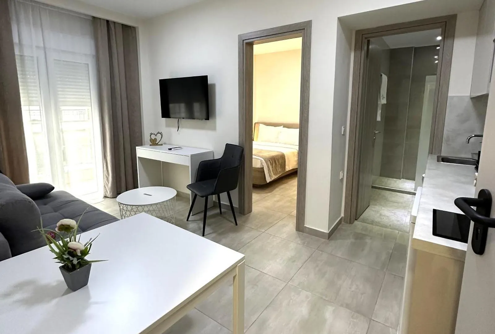 Aparthotel Navarino Luxe Suites Peraia