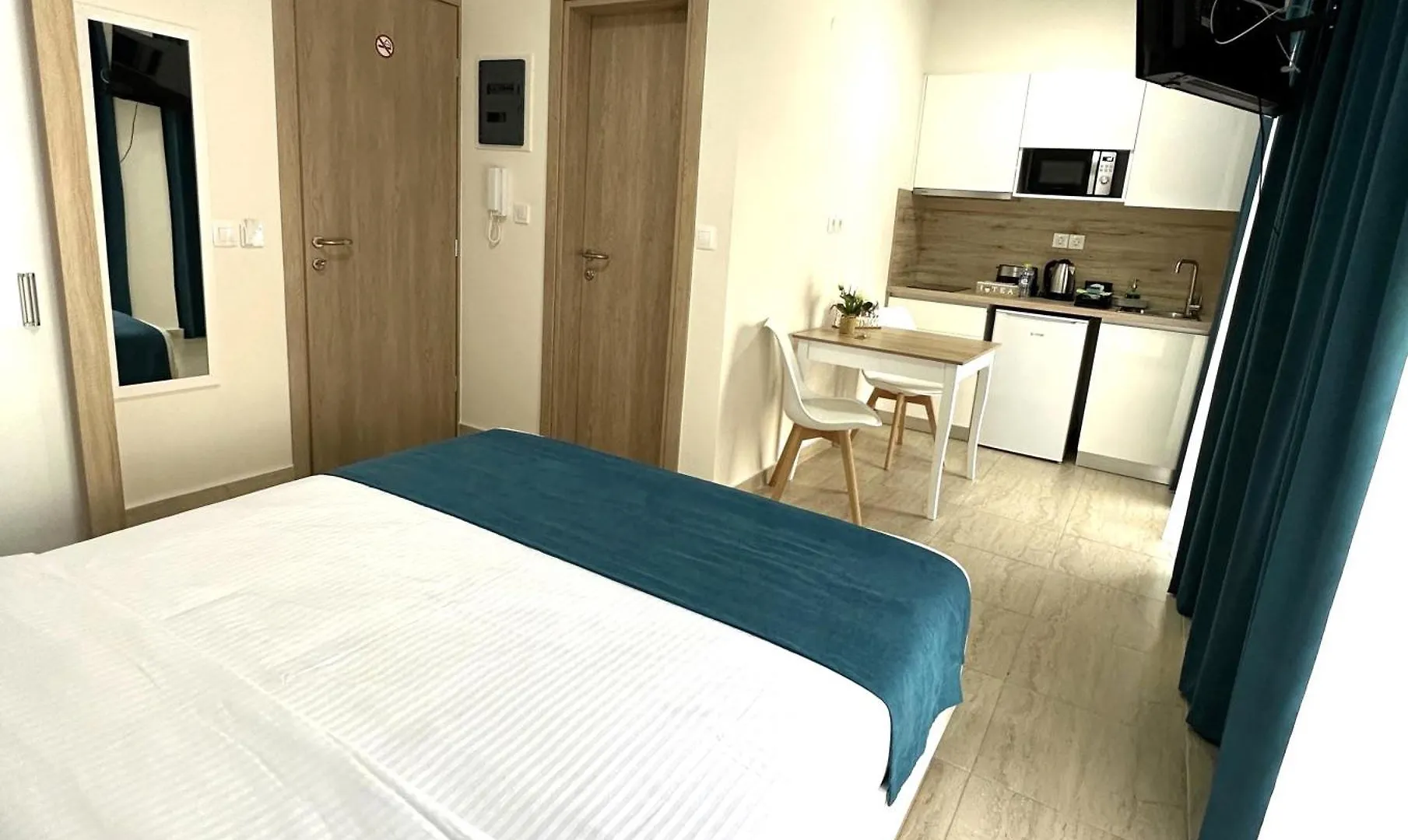 Aparthotel Navarino Luxe Suites Peraia
