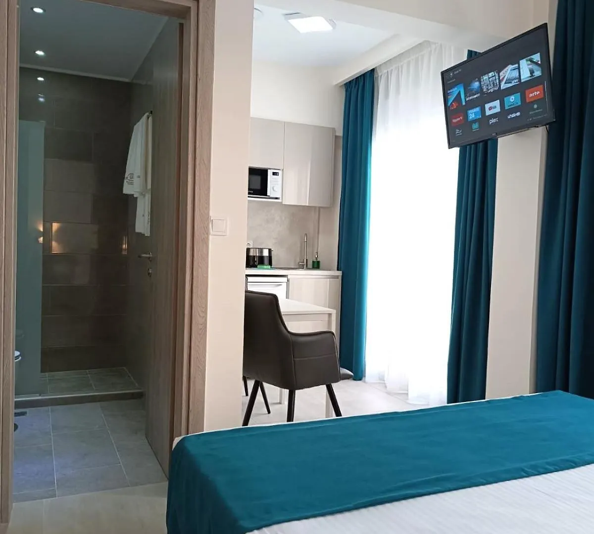 Navarino Luxe Suites Peraia
