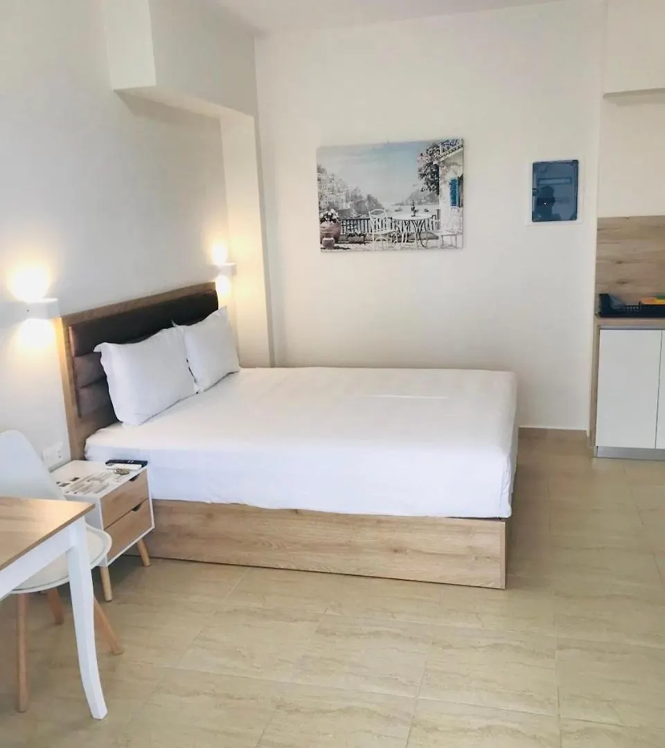 Aparthotel Navarino Luxe Suites Peraia