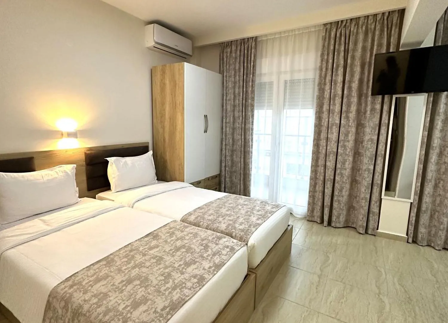 Navarino Luxe Suites Peraía