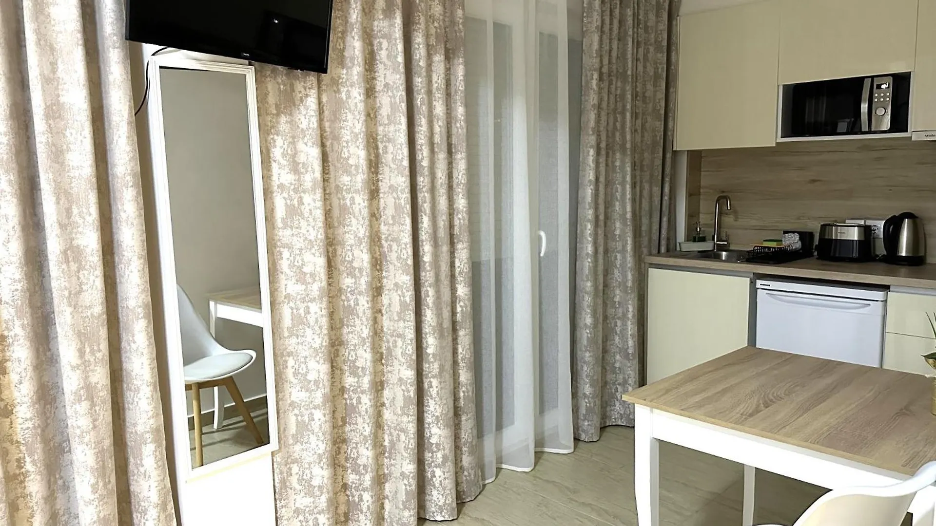 Navarino Luxe Suites Peraia  Peraia (Thessaloniki)