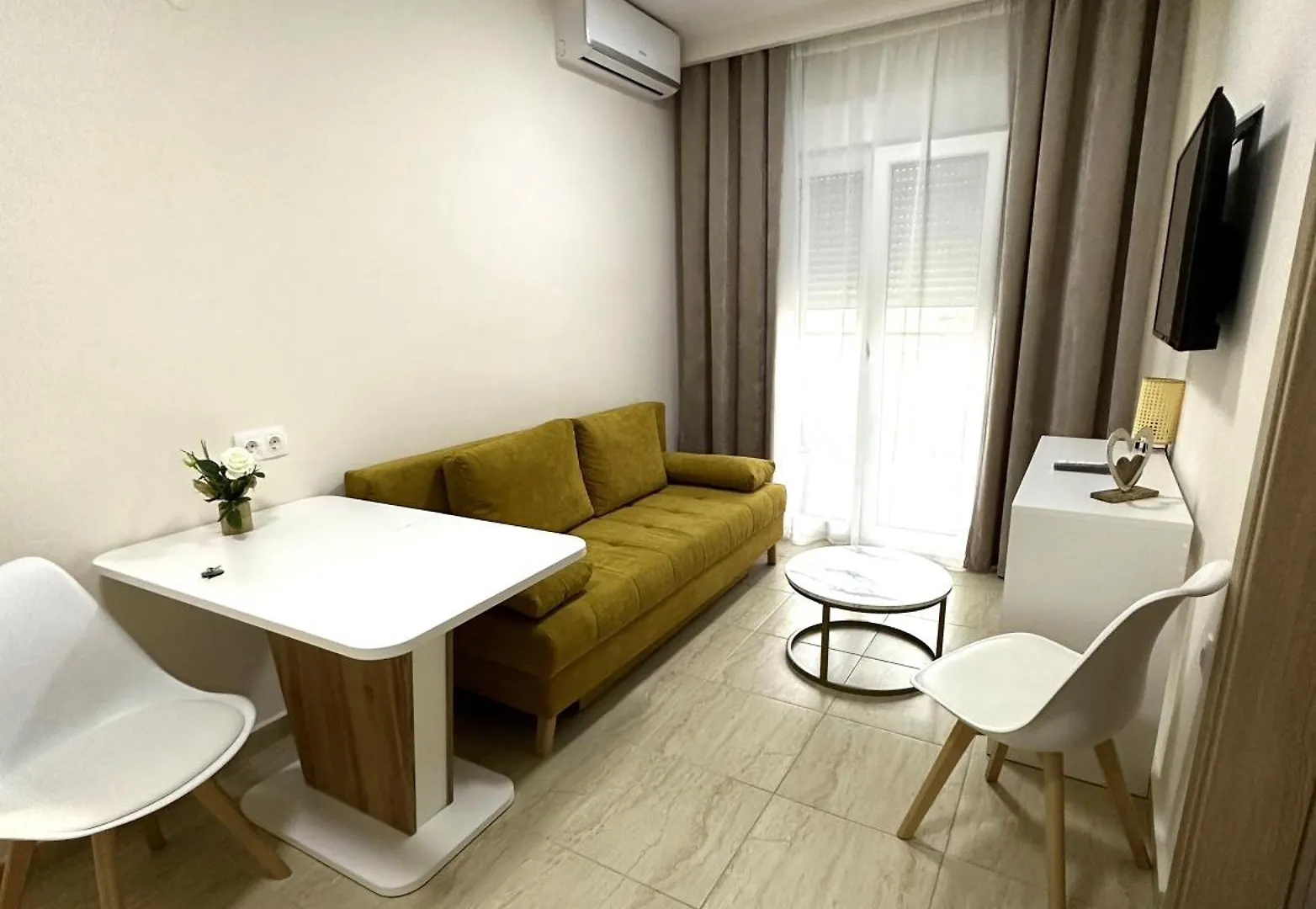 Aparthotel Navarino Luxe Suites Peraia